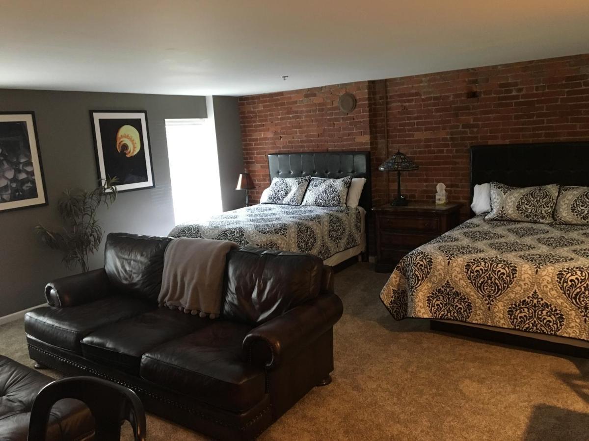 Lodging At The Gaffer Inn Corning Exterior photo