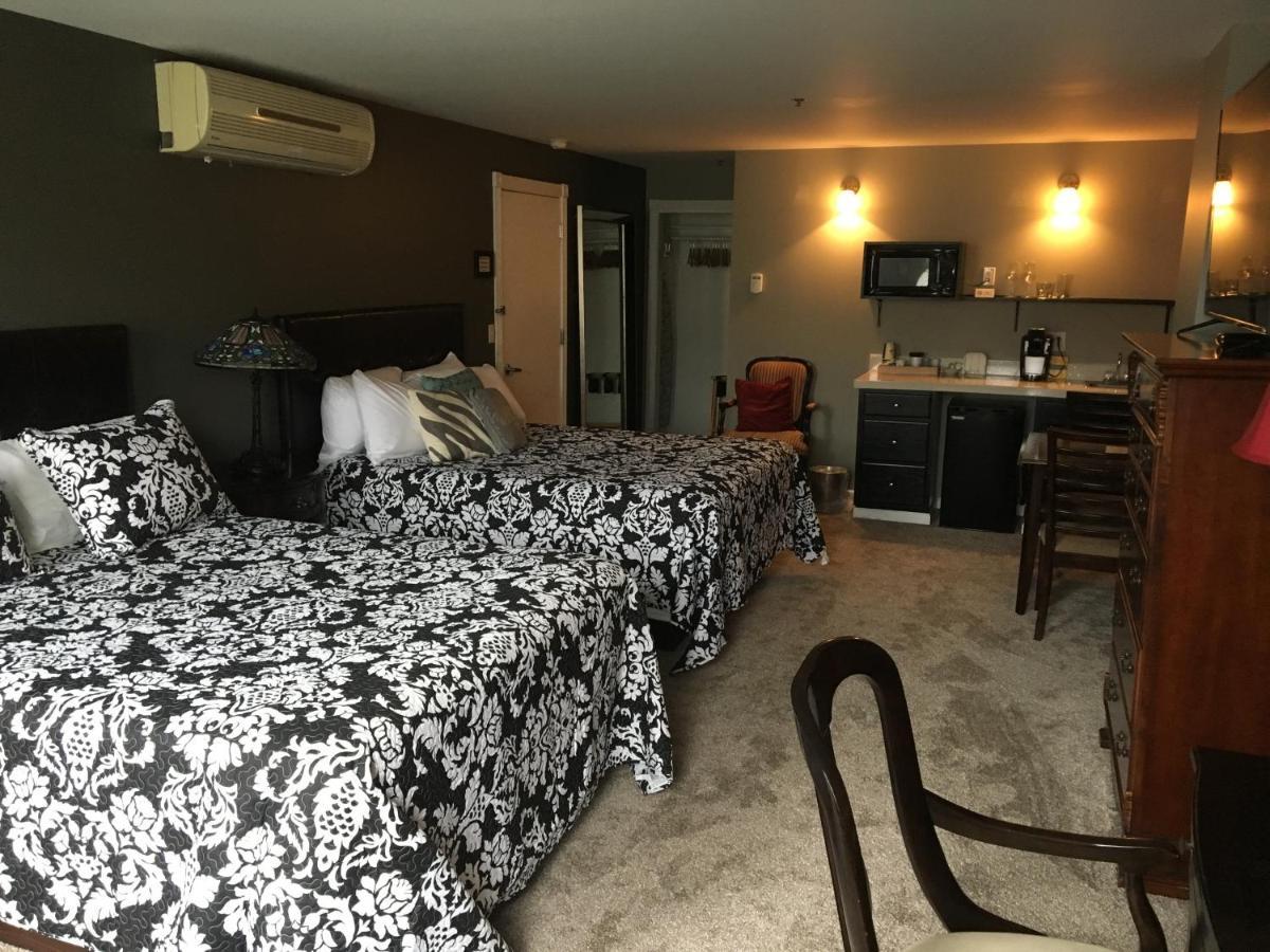 Lodging At The Gaffer Inn Corning Exterior photo