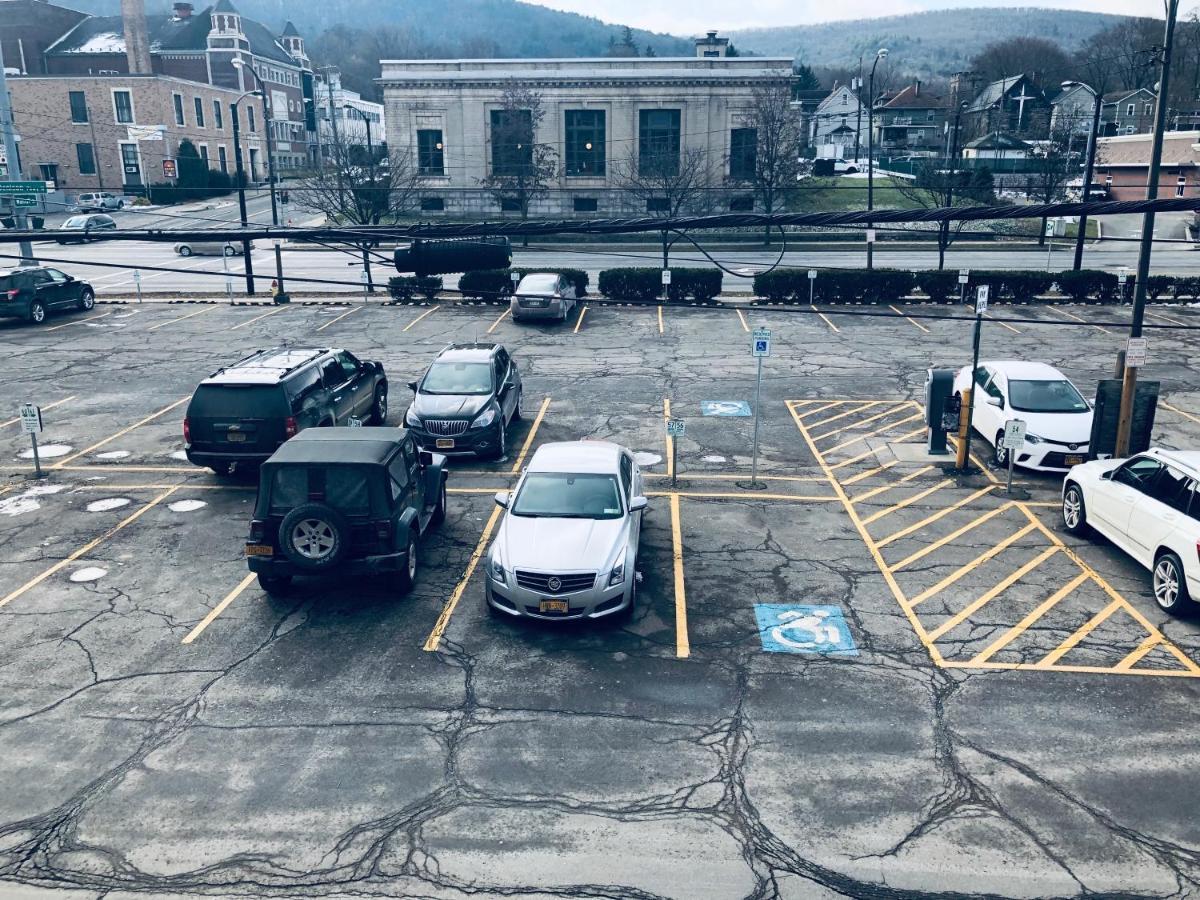 Lodging At The Gaffer Inn Corning Exterior photo